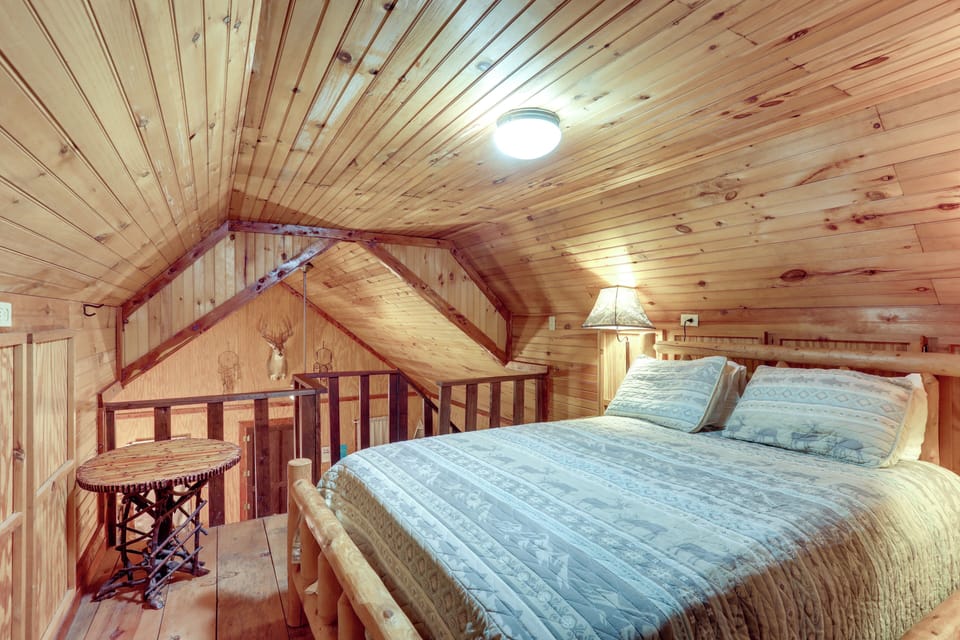 Near Blanchard Springs! Classic Cabin in the Woods Cottage in Arkansas