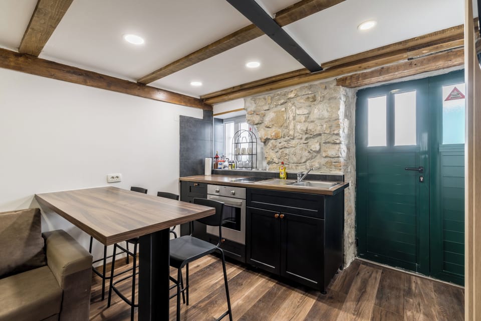 Standard Studio, Courtyard View | Private kitchen