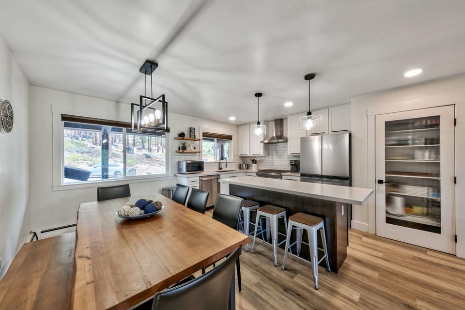 House, 4 Bedrooms | Dining