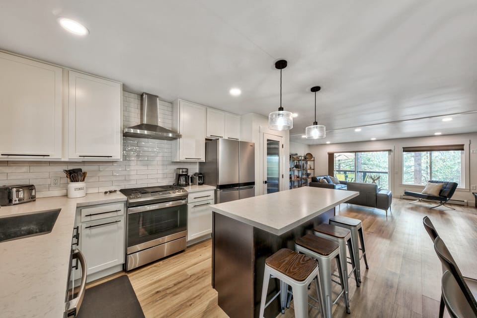 House, 4 Bedrooms | Private kitchen | Coffee/tea maker, fridge, oven, toaster