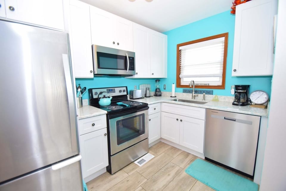 House, 3 Bedrooms | Private kitchen | Fridge, coffee/tea maker, toaster