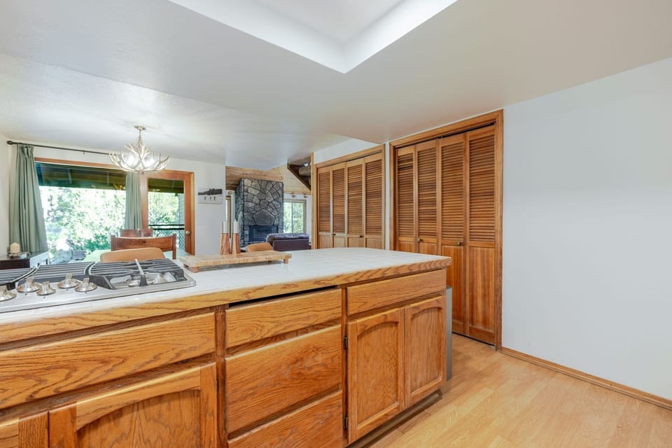 House, 4 Bedrooms | Private kitchen | Fridge, oven, coffee/tea maker, toaster