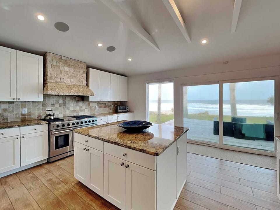 Kitchen - Walkout Deck w/Ocean Views