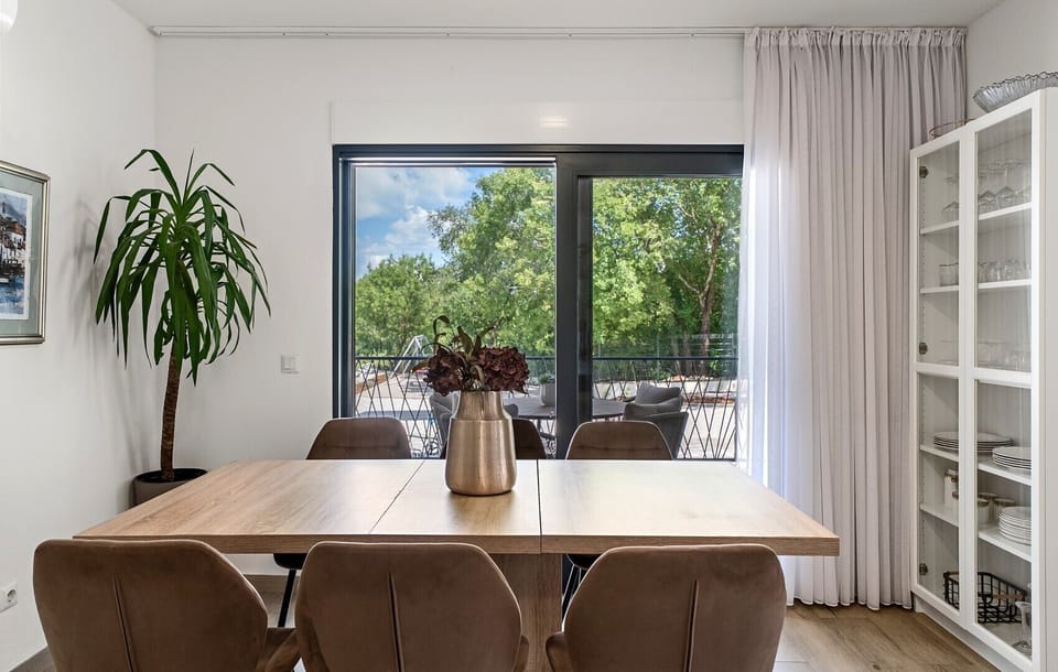 Dining table, perfectly positioned to enjoy calming views of the surrounding natural landscape, creating an elegant and welcoming atmosphere