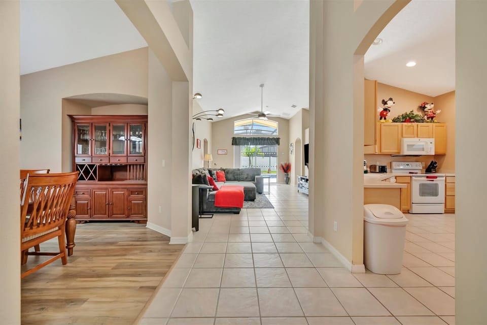 Open entryway with direct access to dining, kitchen, and living spaces