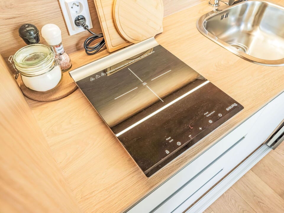 Kitchen Appliance, Major Appliance, Home Appliance, Kitchen, Countertop, Kitchen Stove, Stove, Wood Stain, Wood Flooring, Cooktop