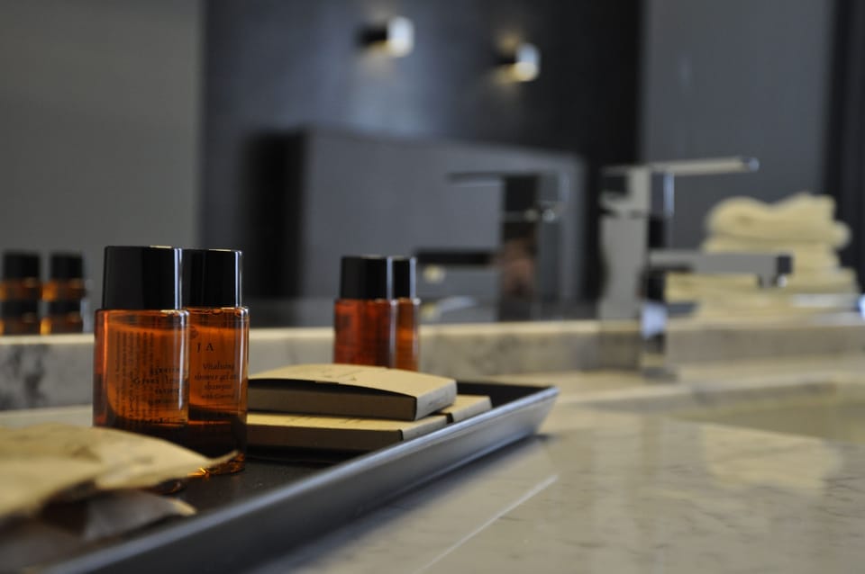 Suite | Bathroom amenities | Shower, free toiletries, hair dryer, slippers