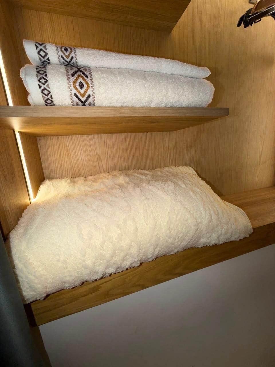 Deluxe Studio, City View | Iron/ironing board, WiFi (free)