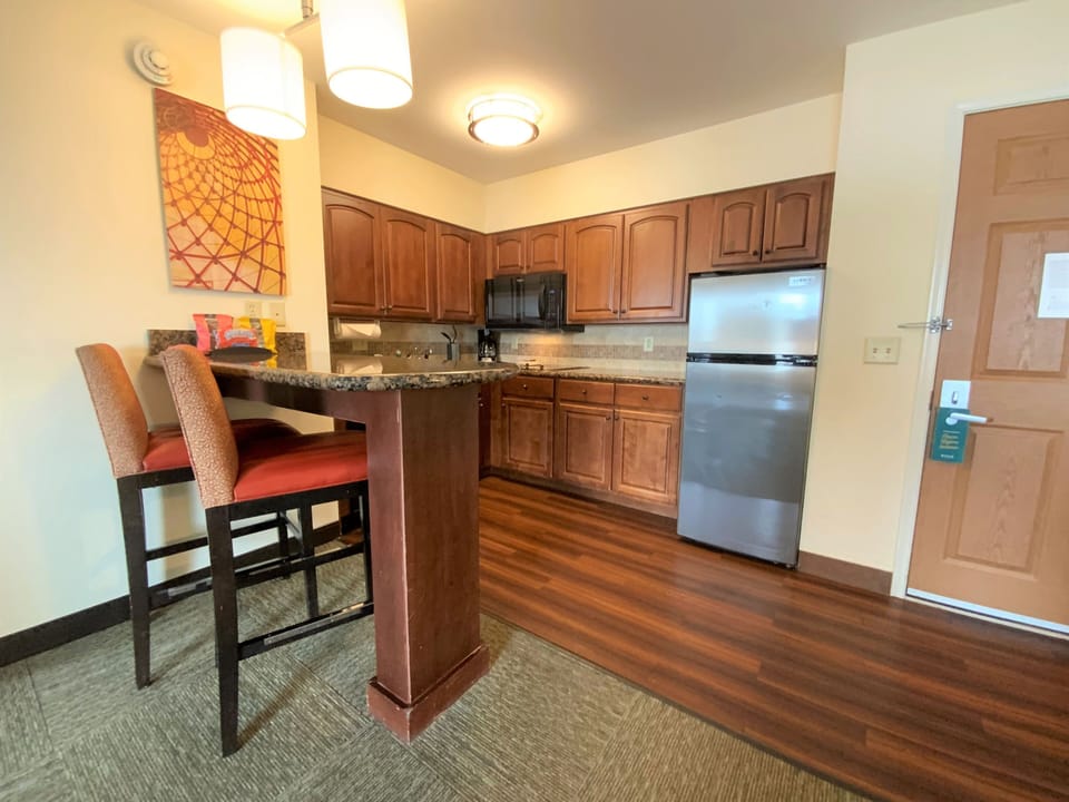 Enjoy your morning coffee at this cozy breakfast bar, perfect for a quick bite before your adventures.