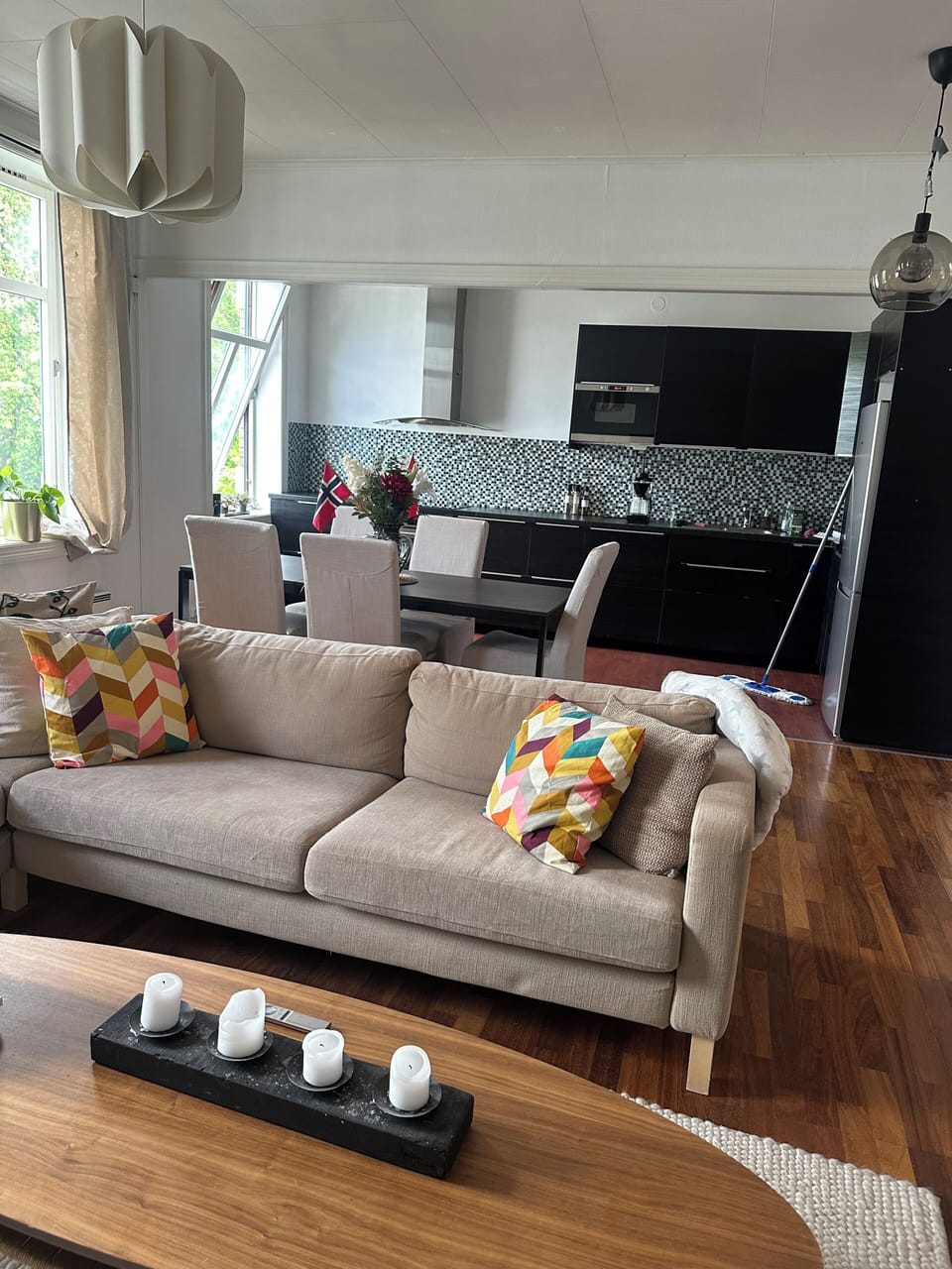 Sitting room with open kitchen 