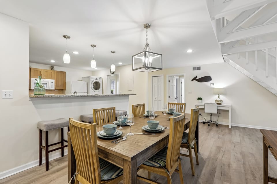 Dining Area at 795 Queens Grant