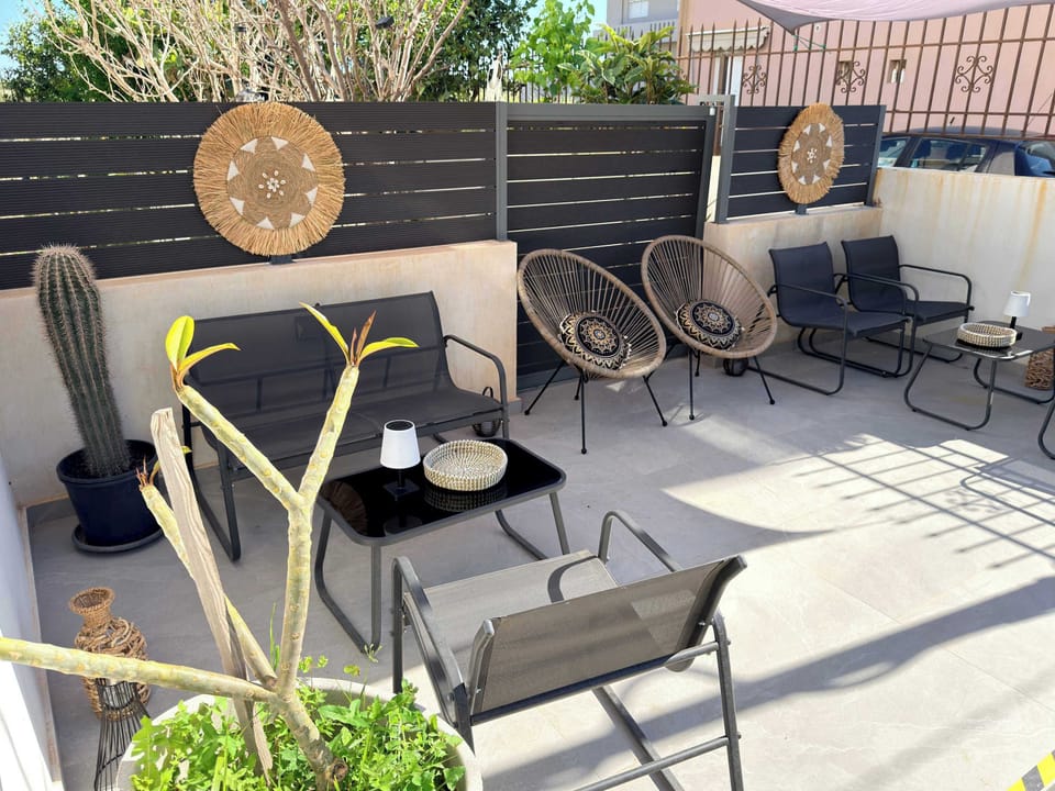 Exterior seating area - View of the common area