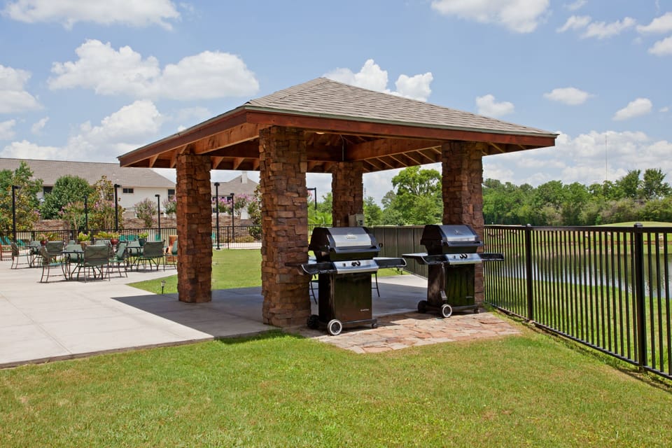 Outdoor BBQ grill area for al fresco cooking during your stay.