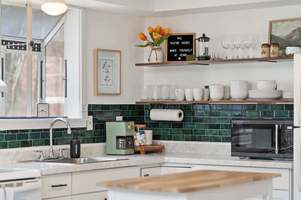 Prepare meals with ease in the fully equipped kitchen