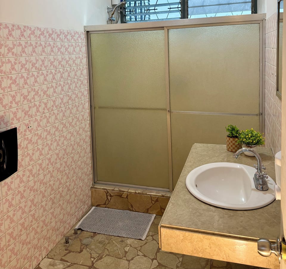 Standard Room | Bathroom