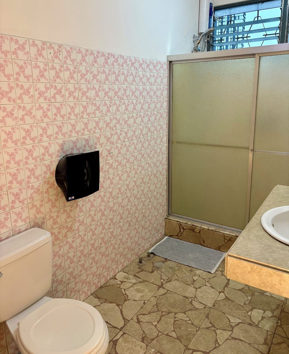 Standard Room | Bathroom