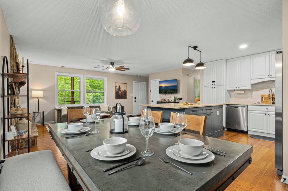 Dining Space: Gather around a sleek table with stunning views for unforgettable meals!