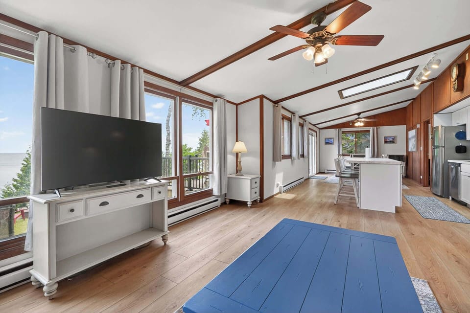 Ceiling fan and Tv in living room