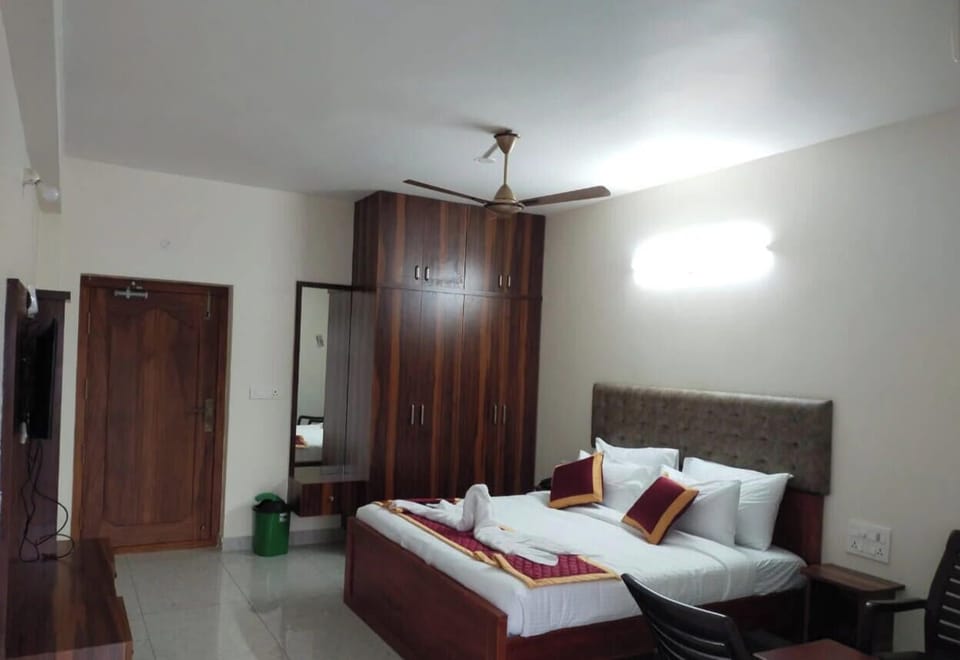Executive Single Room, Balcony, Mountain View | Iron/ironing board (on request), WiFi (free), bed sheets