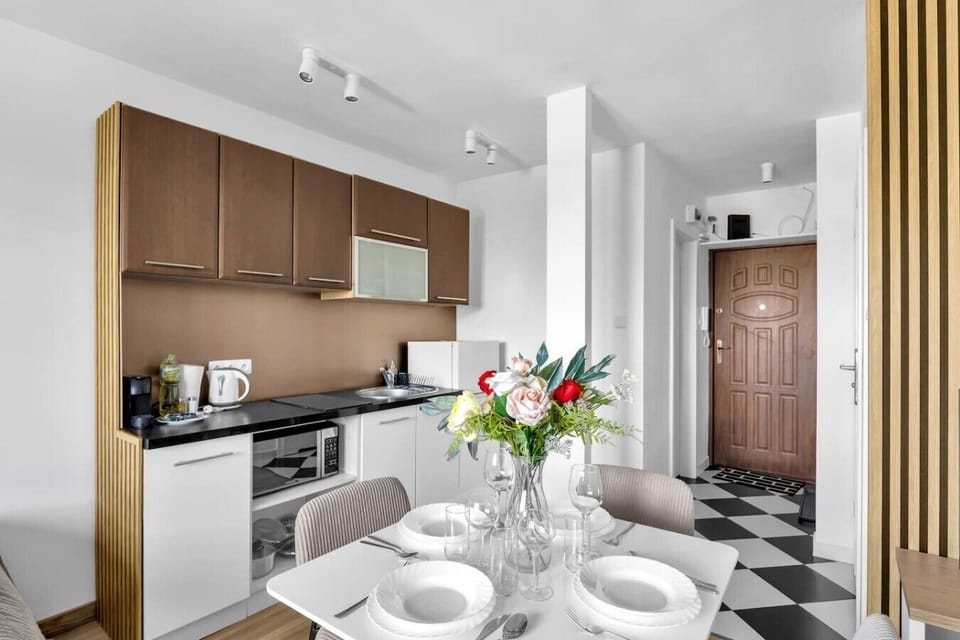 4 people studio in Warsaw | Book Now with RENTUJEMY