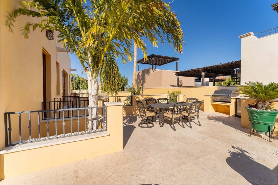 House, Multiple Beds, Patio, Ocean View (Casa Tortuga) | Outdoor dining