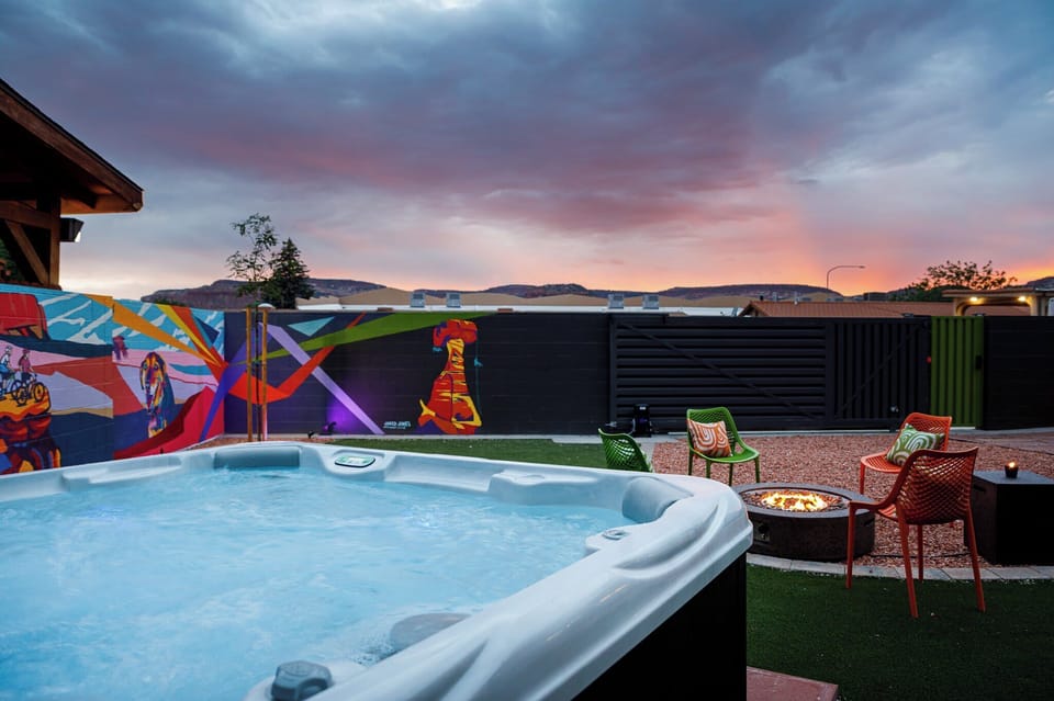 Relax under a beautiful Kanab sunset! Hot tub bubbles and fire pit glow await at Bike Barn.