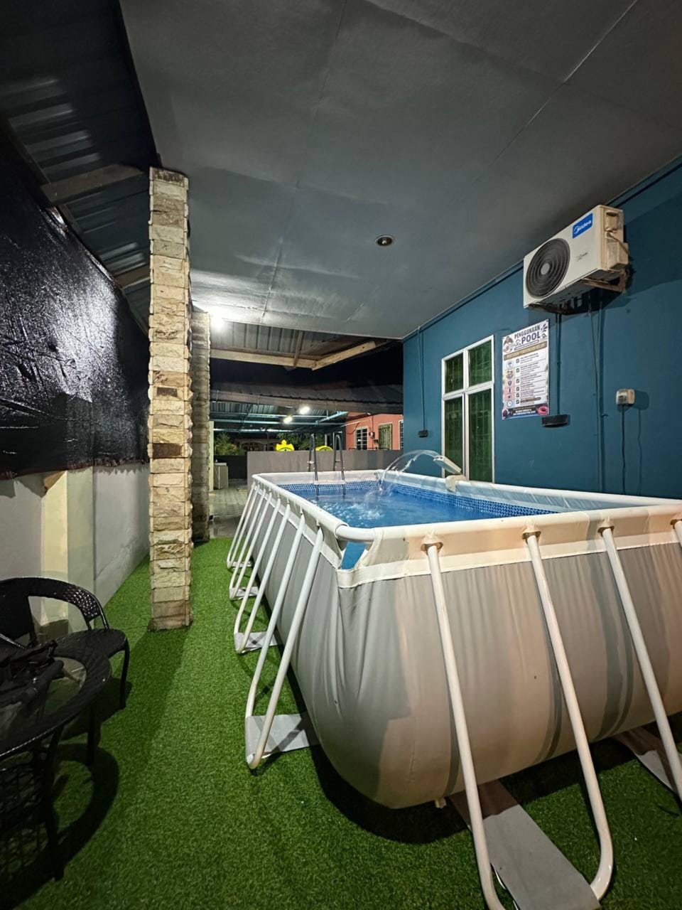 Indoor spa tub
