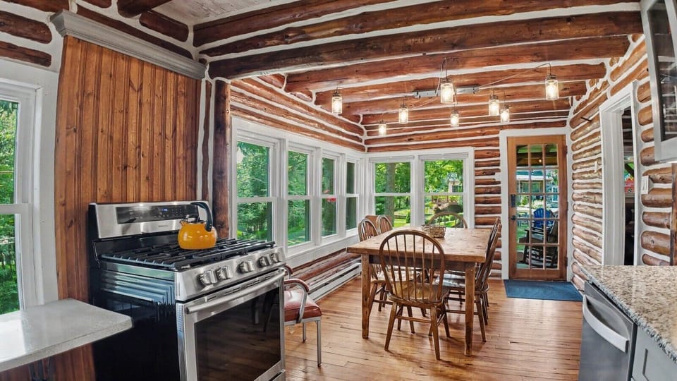 Eat In Kitchen