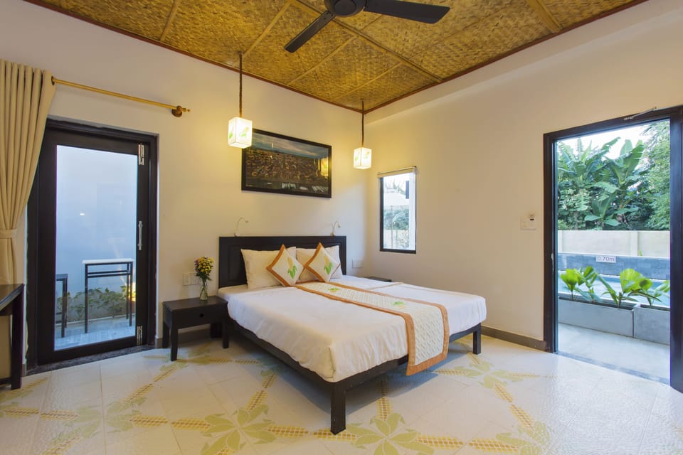 Deluxe Room, 1 Bedroom | Minibar, desk, free WiFi