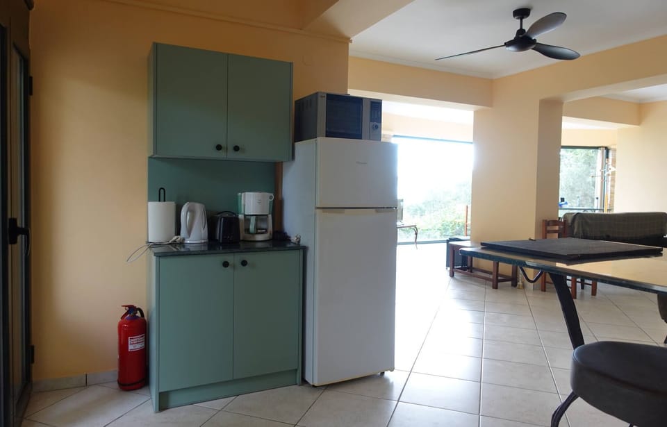 House, 1 Bedroom, Smoking, Fireplace | Private kitchen