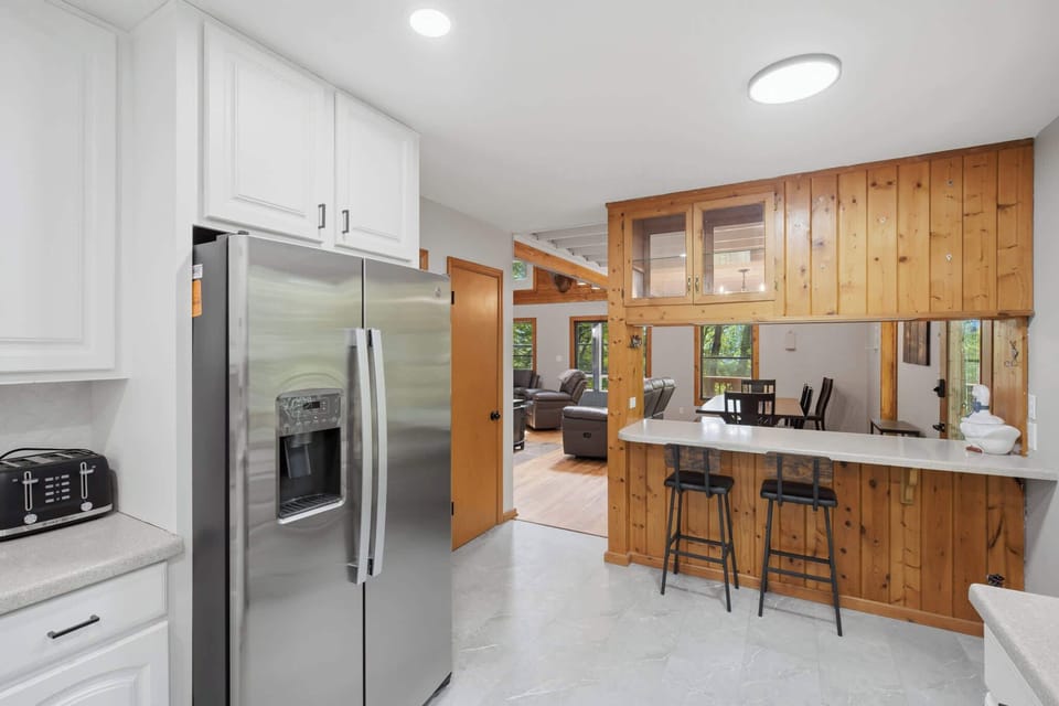 Cabin, Multiple Beds, Mountain View (Sharp Top Mountain Retreat) | Interior