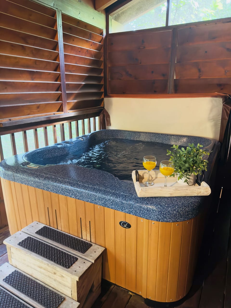 Outdoor spa tub
