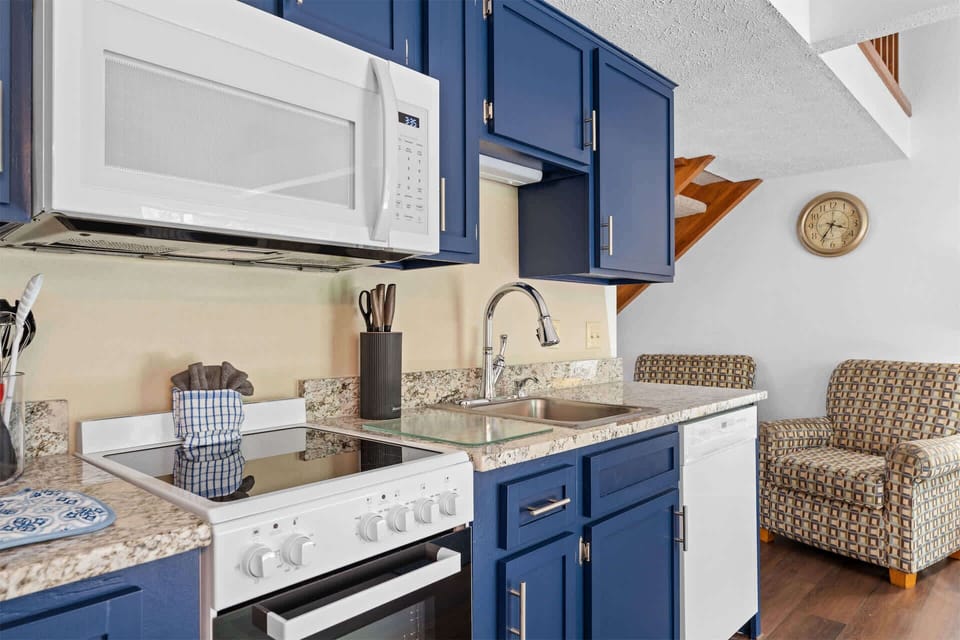 Condo, Multiple Beds, Golf View (Eagle's View) | Private kitchen
