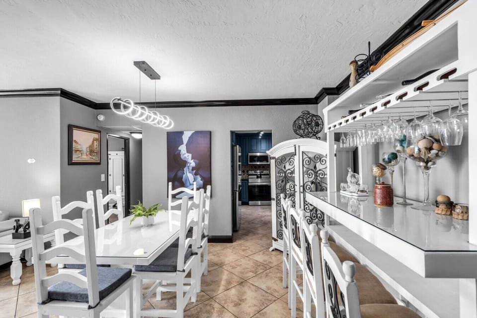8-web-or-mls-3801SOceanDr#1-7