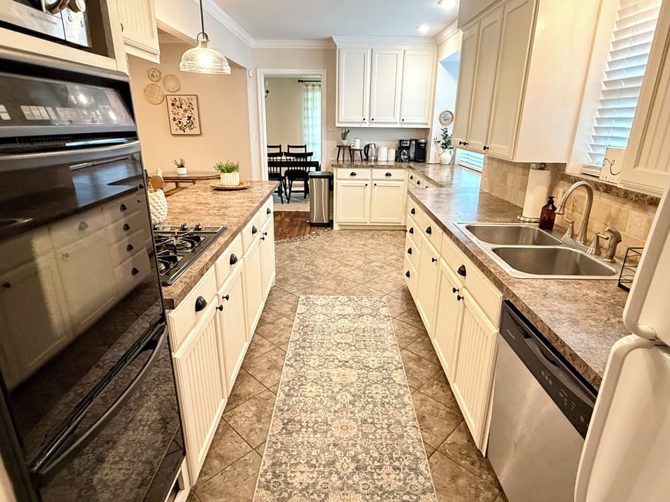 Full kitchen