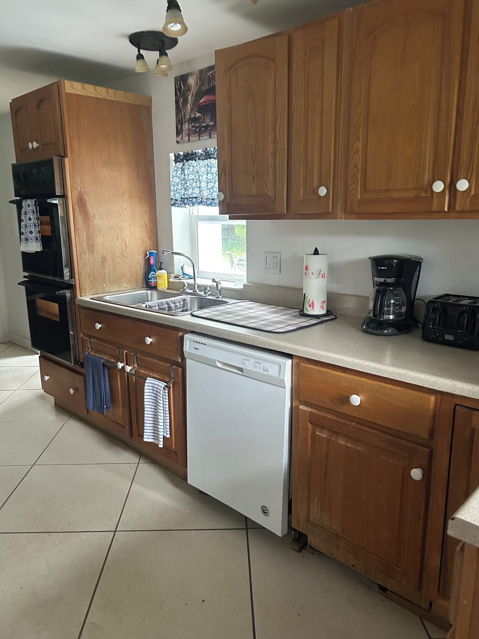 Kitchen - double oven, dishwasher.