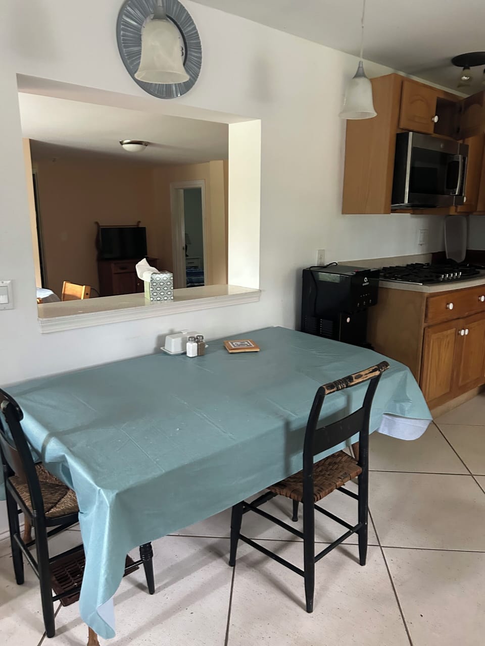 Eat-in area in kitchen.