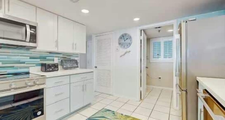 Kitchen/Laundry room with full size washer and dryer