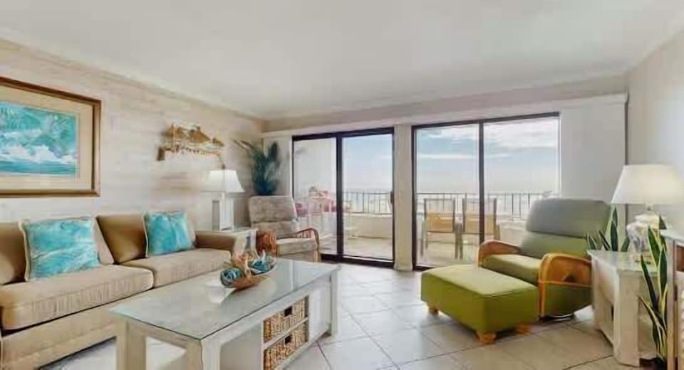 Living room with queen size sleeper sofa and gulf views
