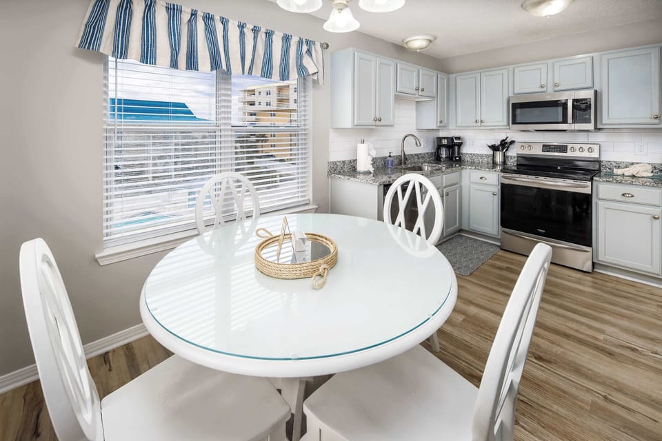 Kitchen/Dining area