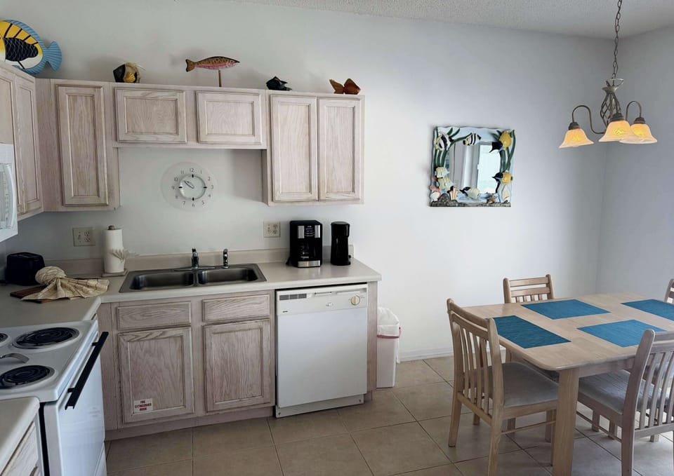 Kitchen/Dining area