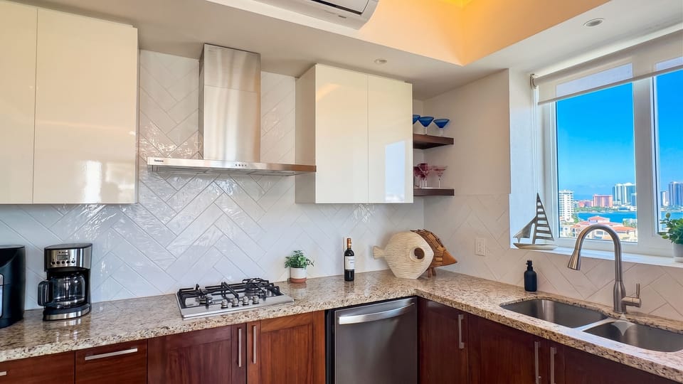 Superior Apartment | Private kitchen | Coffee/tea maker, electric kettle