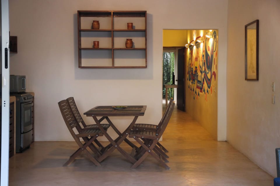 Comfort Duplex, 2 Bedrooms, Pets Allowed, Ground Floor | Dining