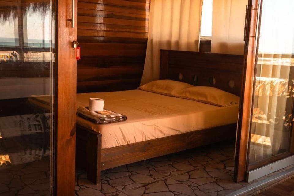 Comfort Double Room, Balcony, Sea View | WiFi (free), bed sheets