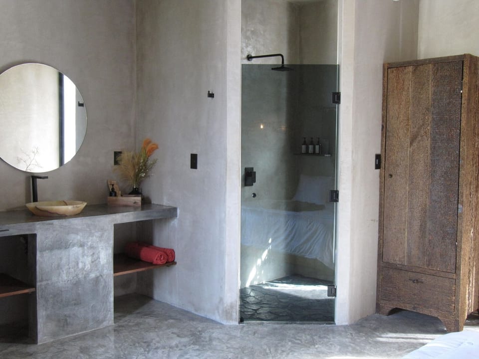 Standard Room 07, Balcony, Garden View | Bathroom | Shower, free toiletries, hair dryer, towels