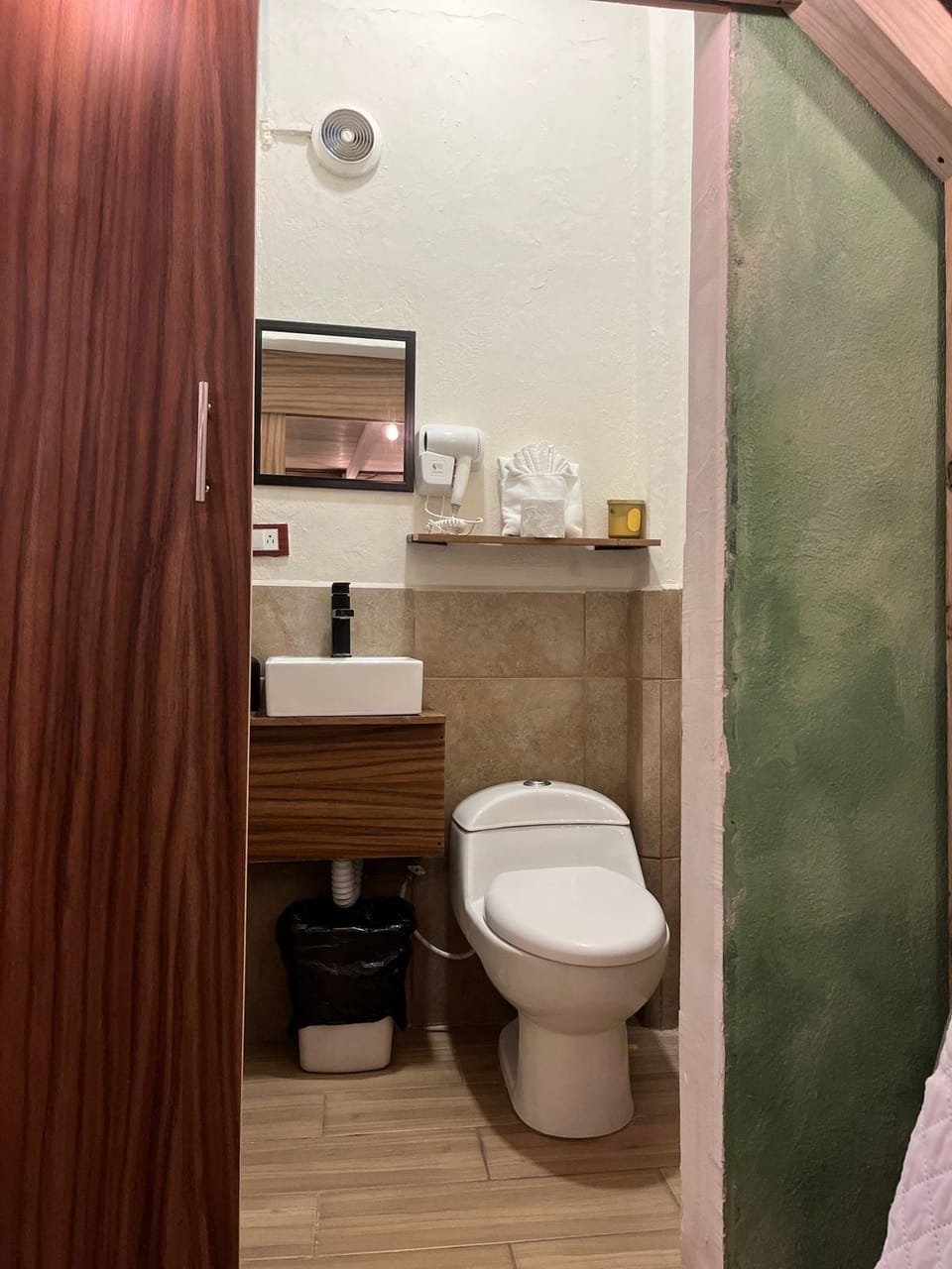 Family Studio | Bathroom | Shower, hair dryer, towels, soap