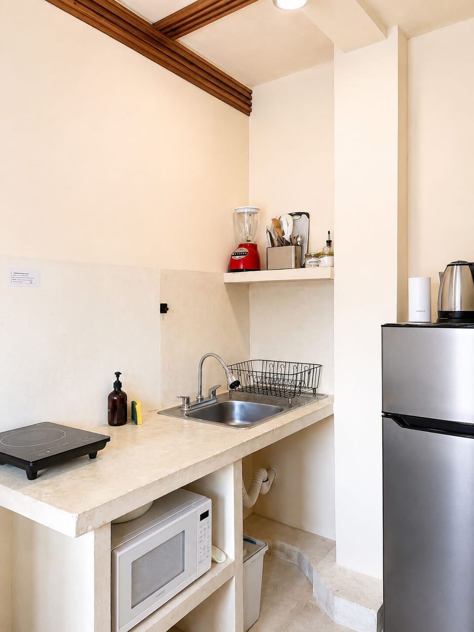 Basic Apartment, Balcony, City View | Private kitchen | Fridge, microwave, oven, stovetop