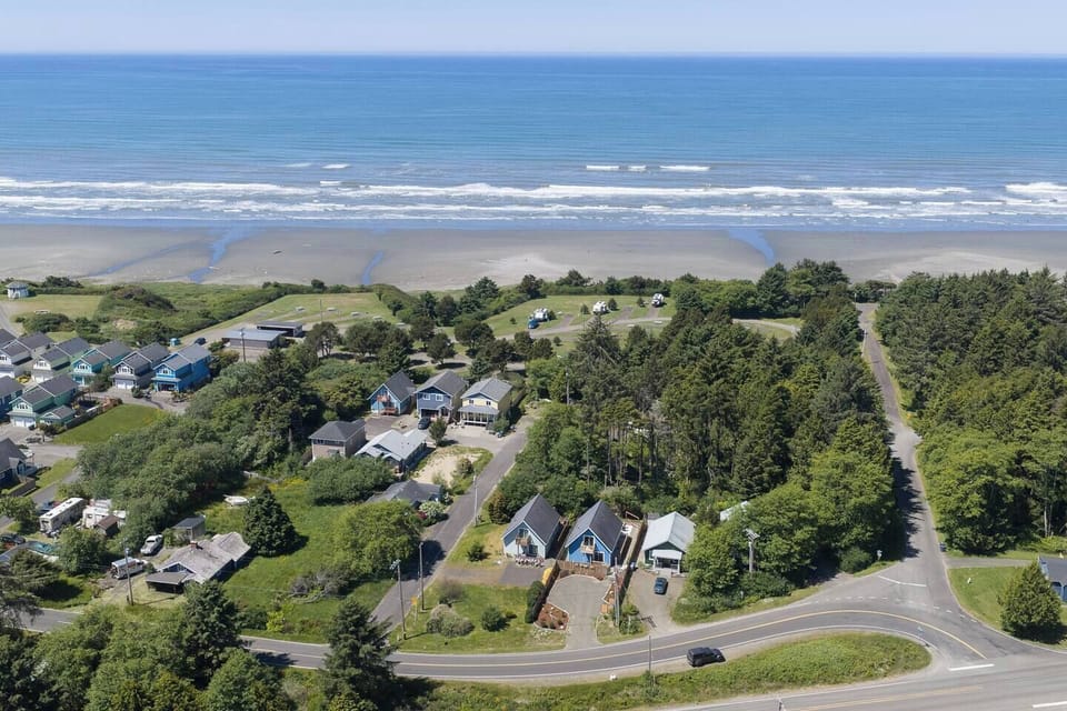 See how close you are to the coast! The cottage is just a quiet, 5-minute walk to the wide-open beach, offering endless opportunities for beachcombing, clamming, exploring the shoreline, or just relaxing by the ocean waves.