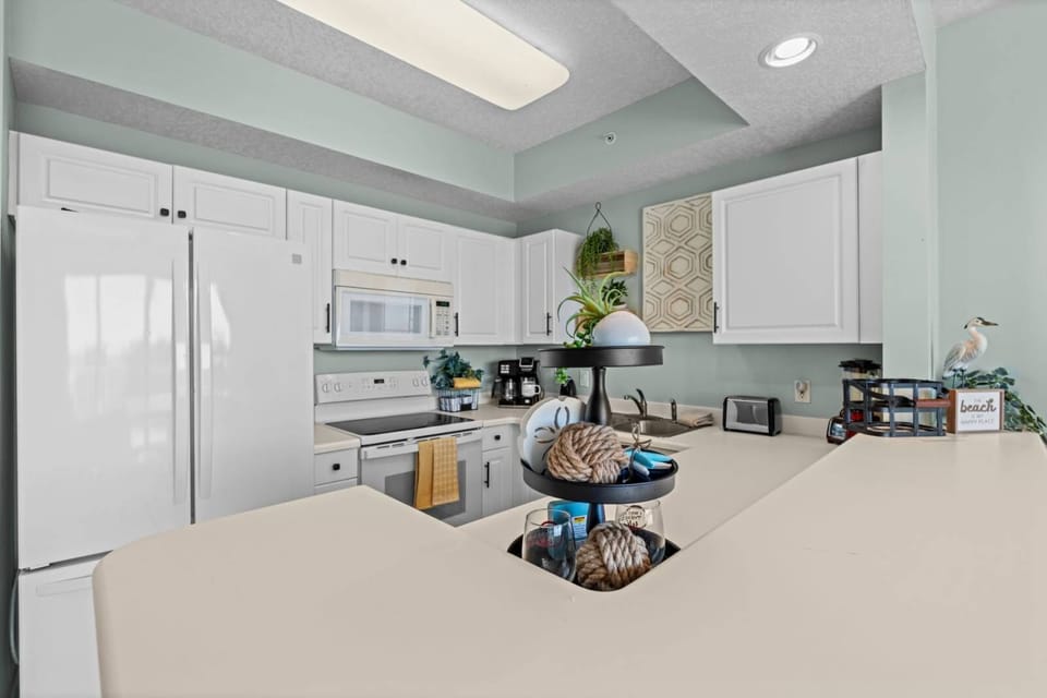 Fully equipped kitchen for meals, snacks, and beach days