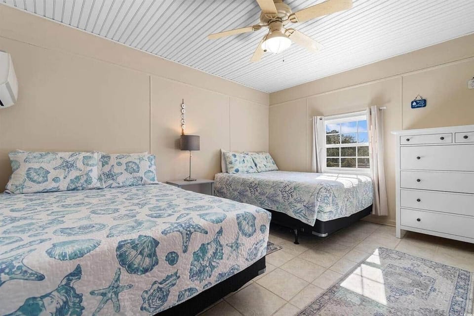 Bonus upstairs guest bedroom with two queen beds & Smart TV — perfect for groups
